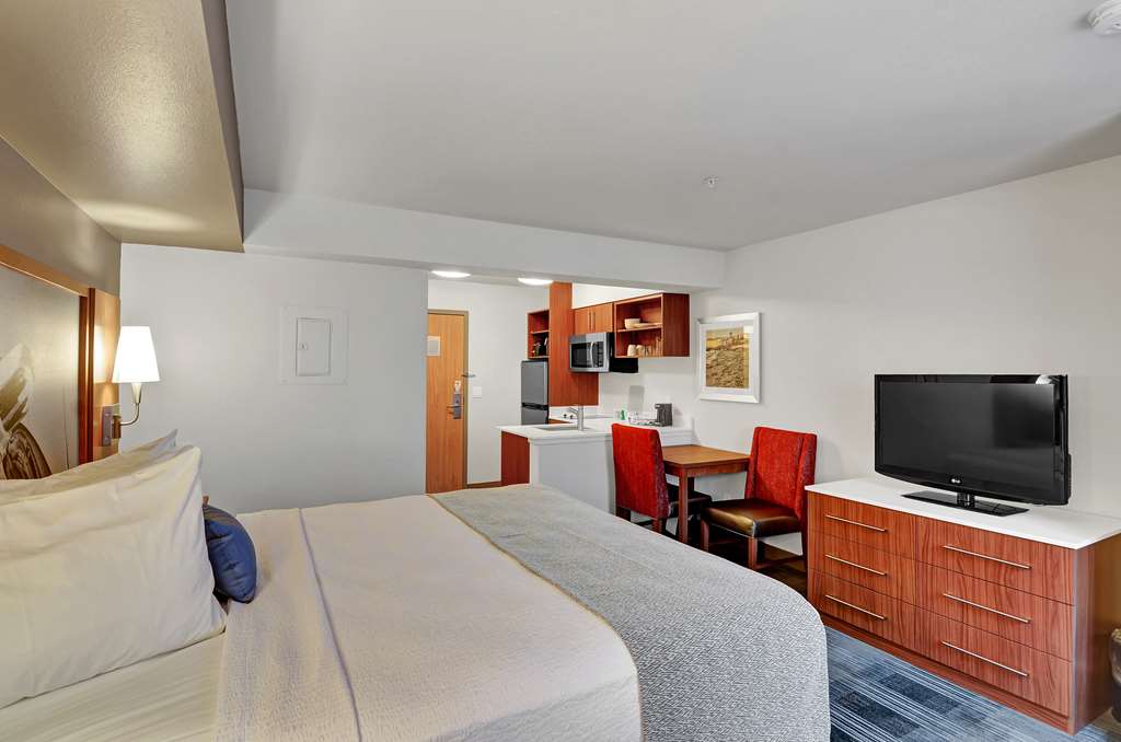 Executive Residency by Best Western Navigator Inn & Suites - photo 10