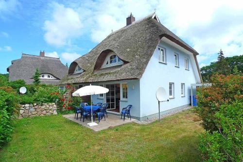 Ferienhaus das Blaue Haus WS 9a — 4-Star Luxury Hotel in Born, Germany