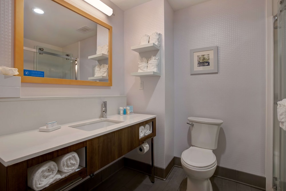 Hampton Inn Olive Branch - photo 23