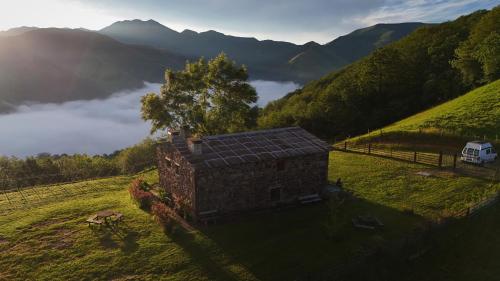 La cabaña mirador de los Valles Pasiegos pet-friendly hotel Vega De Pas