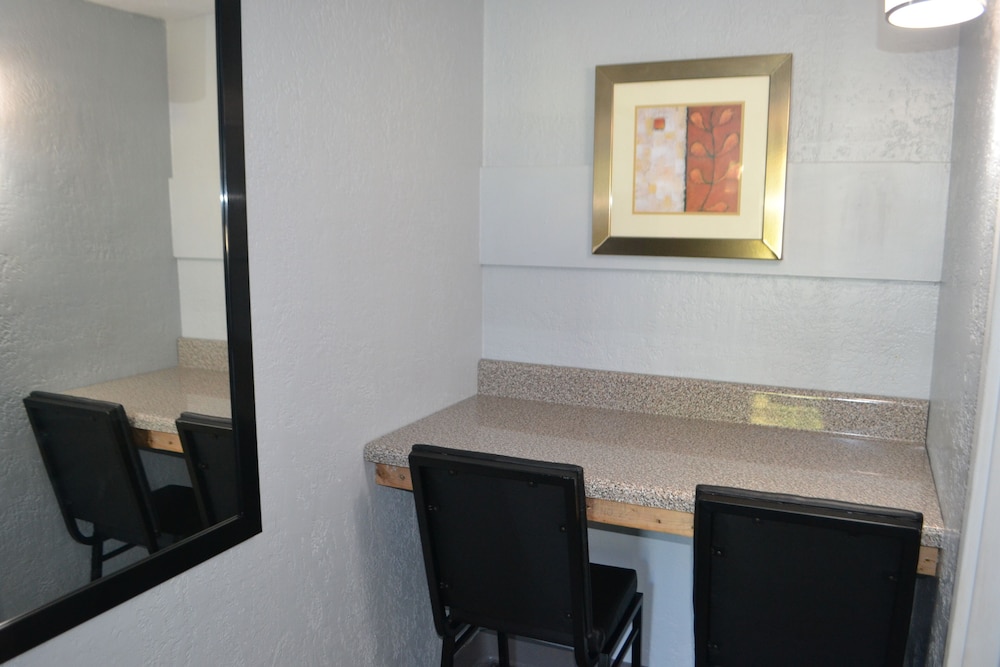 Knights Inn Jacksonville at Harts Rd - photo 3