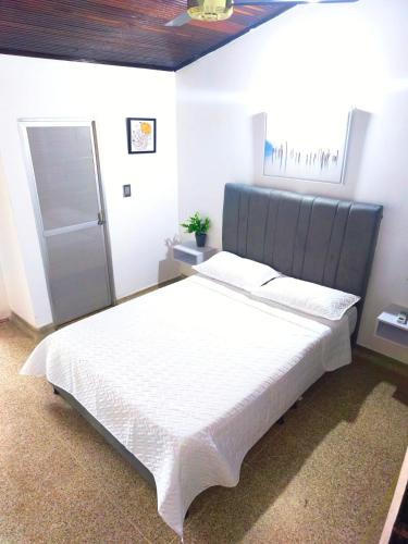 Habitación Premium al lado del CC San Silvestre — hotel near Yariguíes Airport