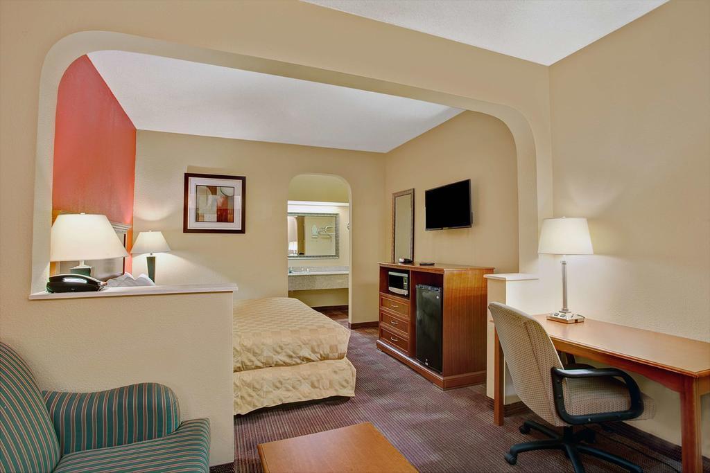 Americas Best Value Inn Memphis I 240 - photo 12