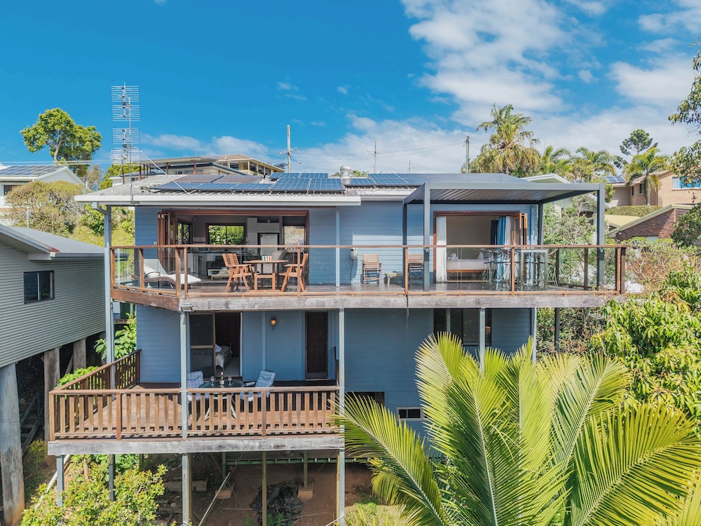 Hillcrest Retreat with River Views — hotel in Tweed Heads South