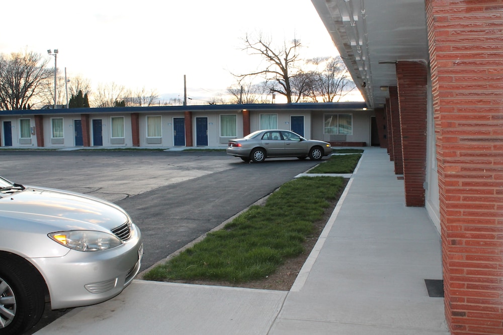 American Motor Inn - photo 36