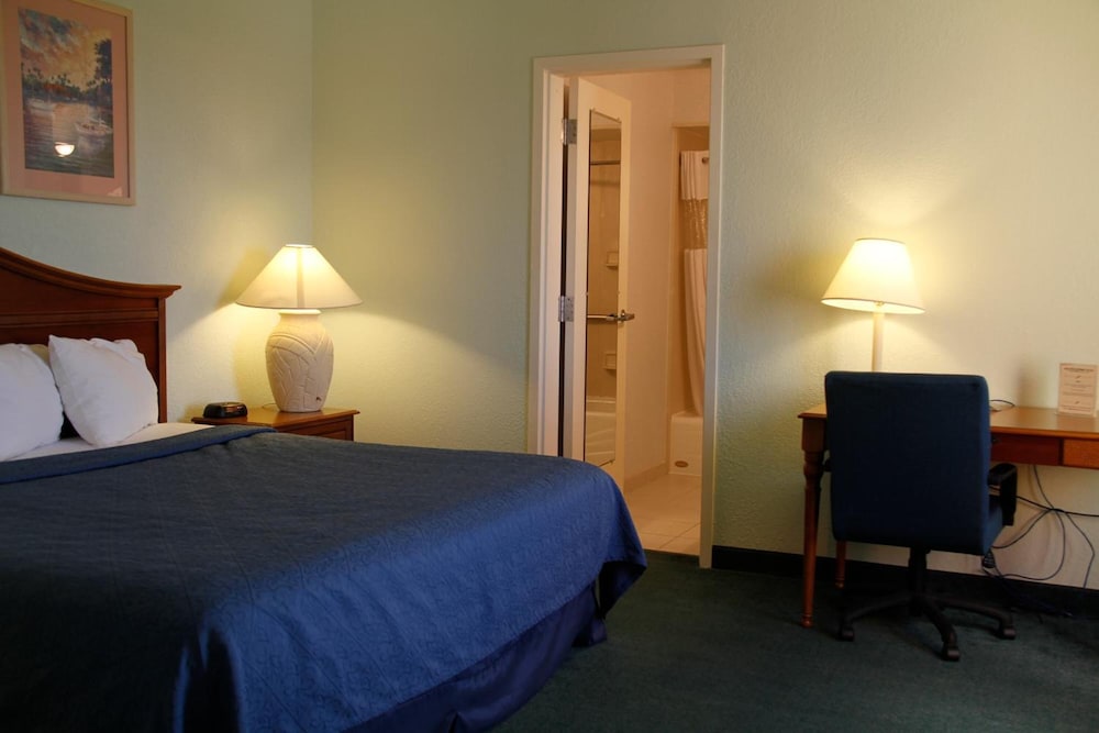 Cocoa Beach Suites - photo 17