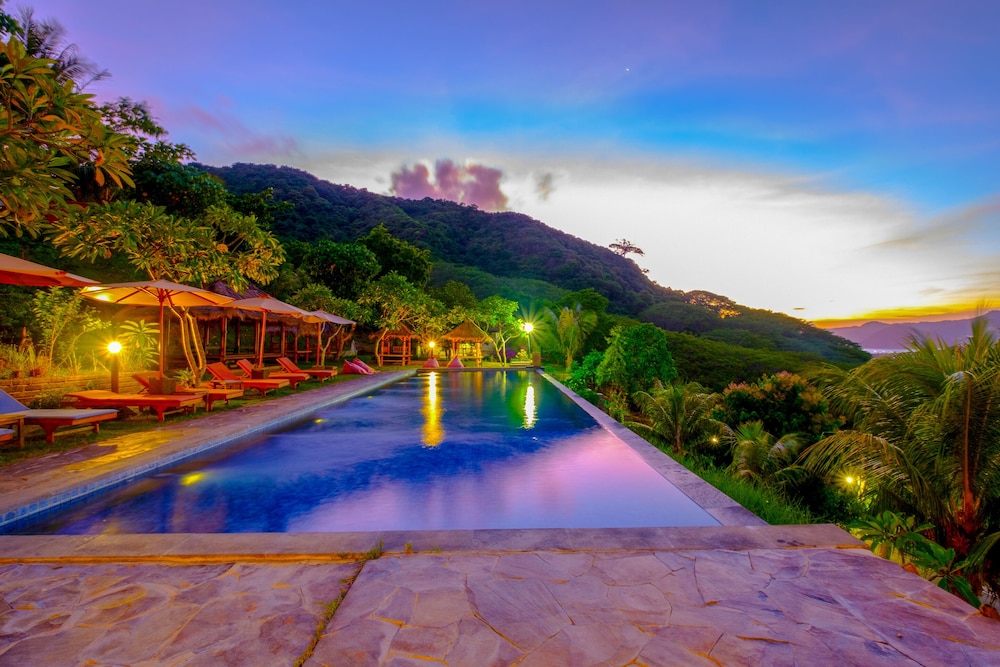 OYO 2823 Artati Bungalows And Restaurant Selong Belanak in Praya, Indonesia