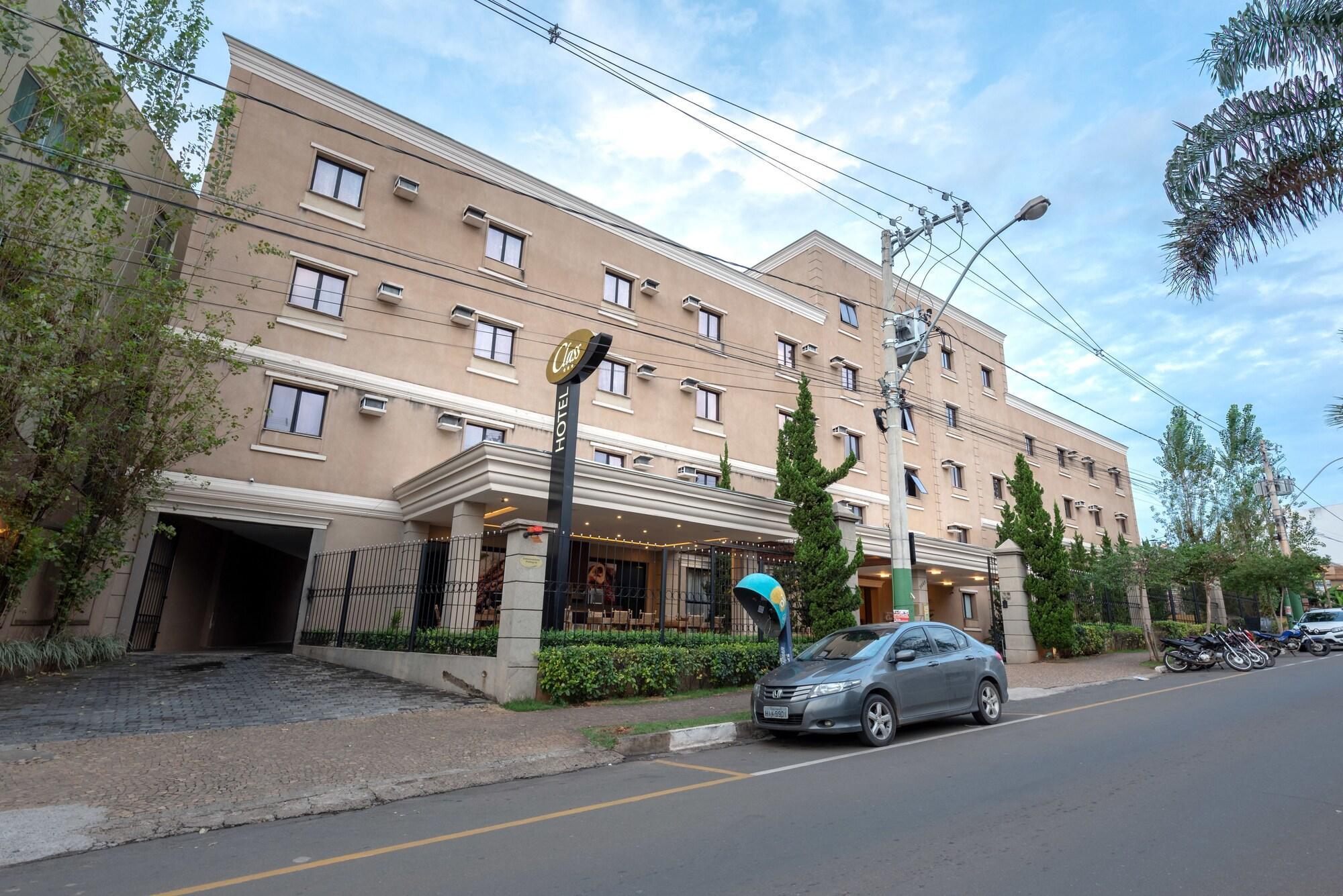 Class Hotel Passos in Passos, Brasil