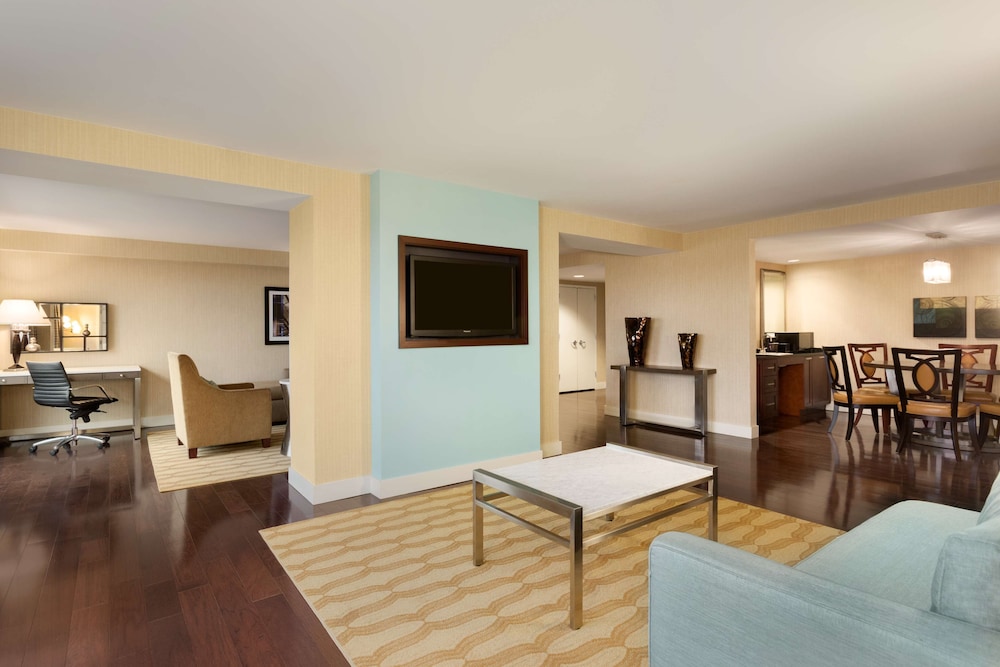 Embassy Suites by Hilton Boston Waltham - photo 11