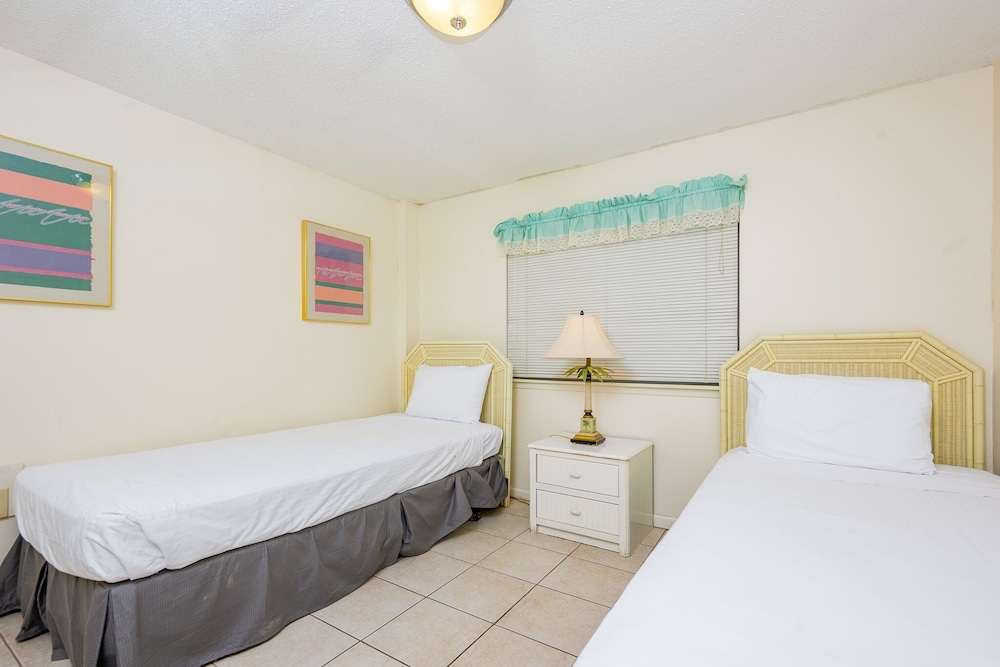 Driftwood Towers 6d 2 Bedroom Condo - photo 4