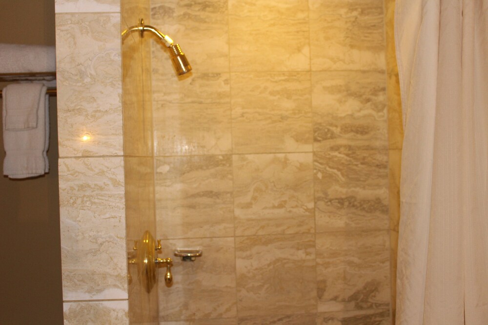 Roberts Riverwalk Urban Resort Hotel - photo 39