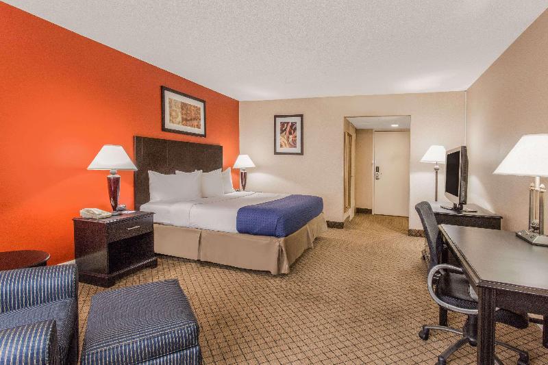 Baymont by Wyndham Fayetteville Fort Bragg Area - photo 4