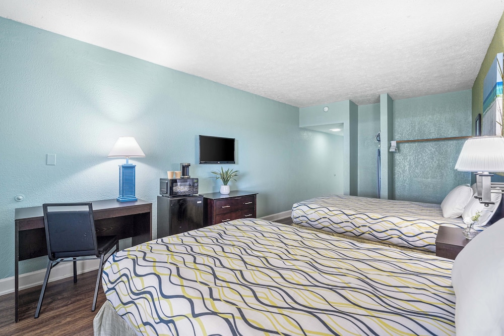 Boardwalk Beach Hotel - photo 7