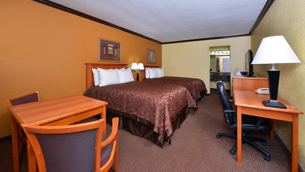 Xecutive Inn and Suites - photo 9