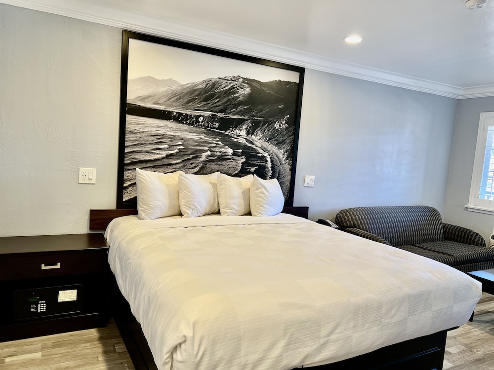 Aura Inn Monterey - photo 32
