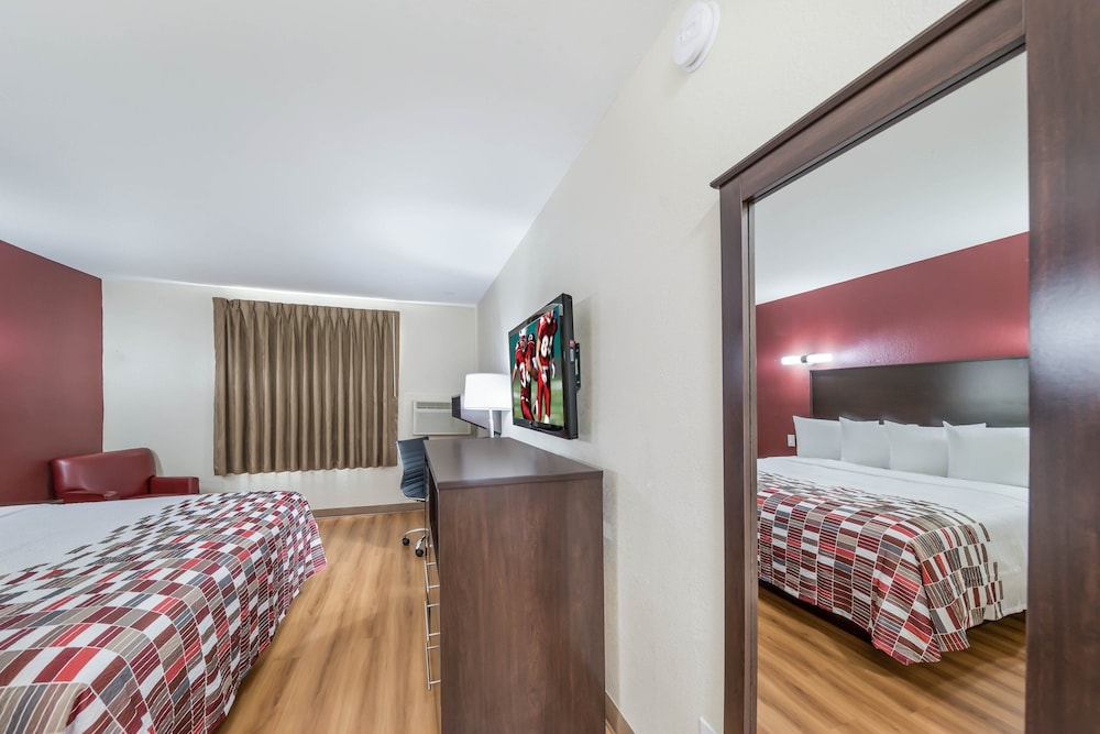 Red Roof Inn & Suites Denton - photo 16