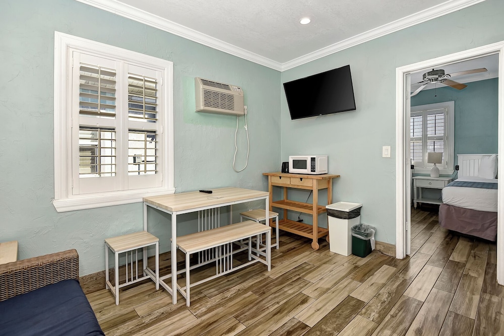 Shoreline Suites & Cabana Cottages - photo 62
