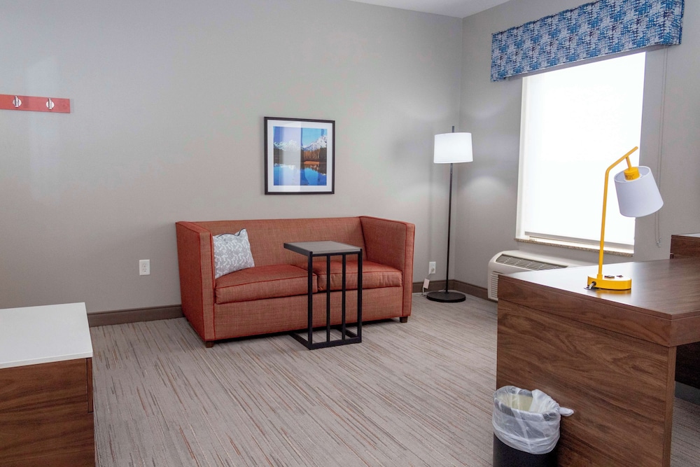 Hampton Inn & Suites Riverton - photo 32