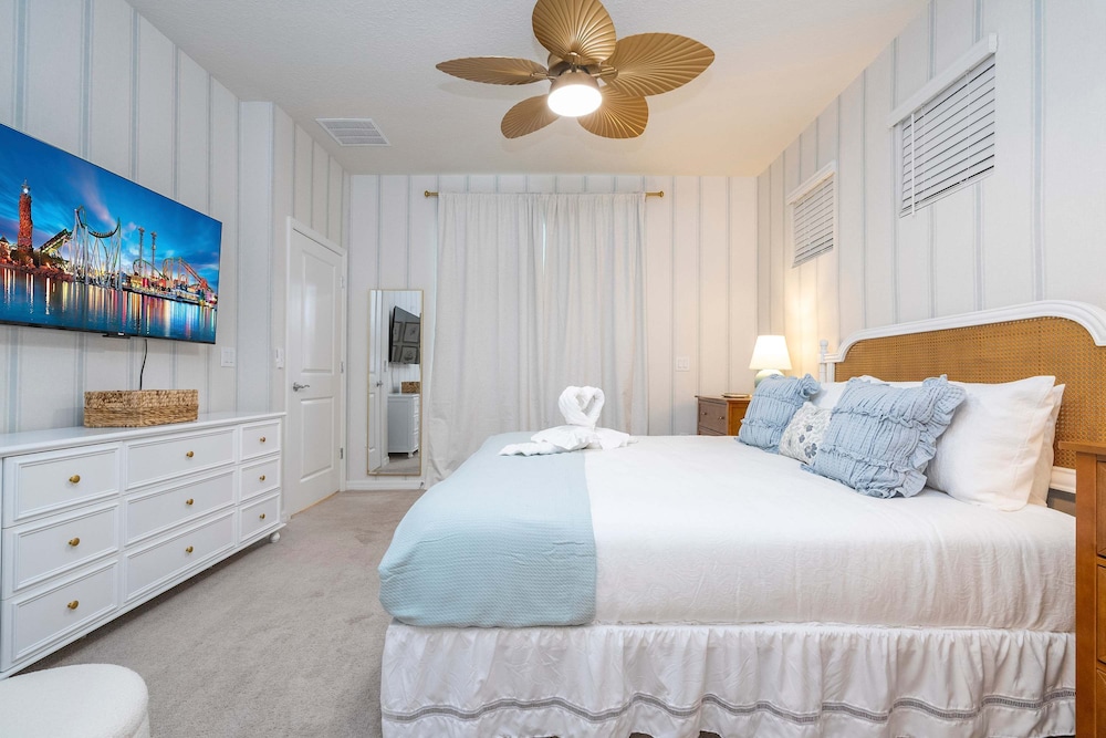 Amazing 5 Suite Home With Resort style Amenities - photo 36