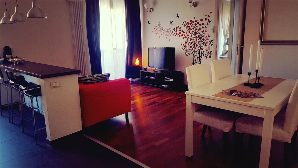 The Red Suite in Florence with Free Parking — 4-Star Luxury Hotel in Florence, Italy