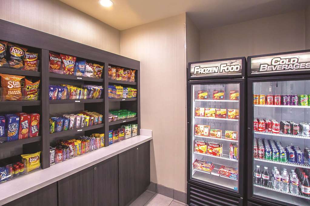 La Quinta Inn & Suites by Wyndham Pampa - photo 75