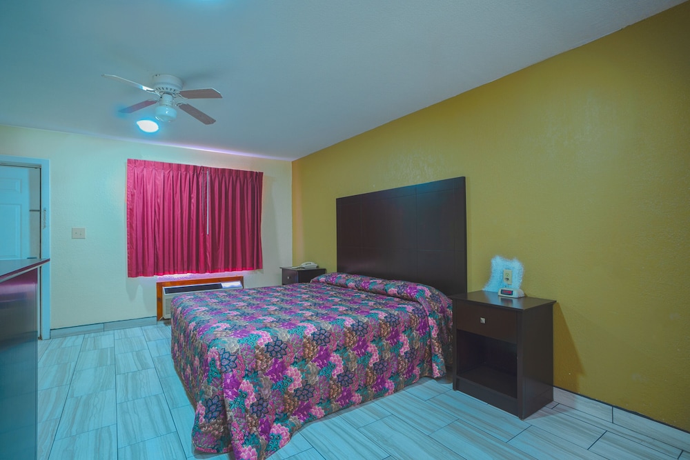 Texas Inn San Benito near Harlingen - photo 15