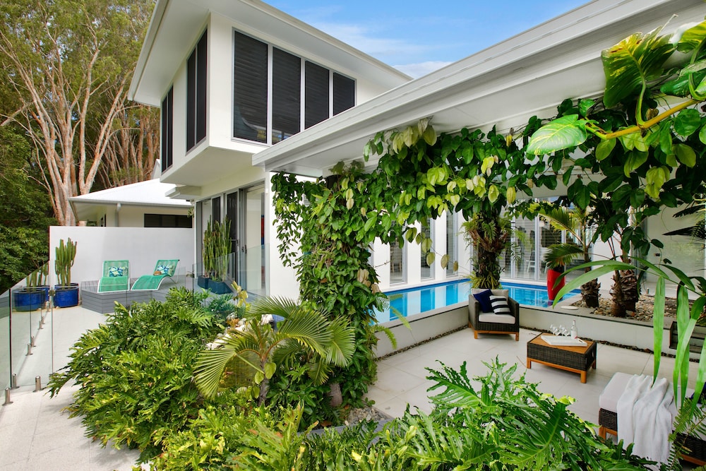 Belle Escapes Tranquil Waters Luxury Home Palm Cove — 4-Star Luxury Hotel in Palm Cove, Australia