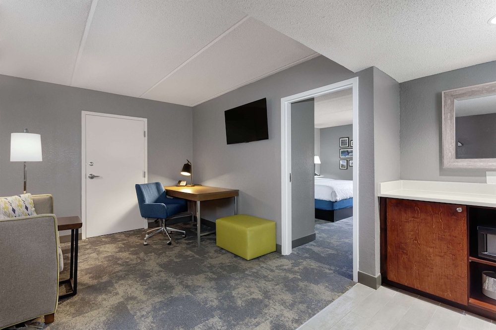 Hampton Inn Amelia Island at Fernandina Beach - photo 8