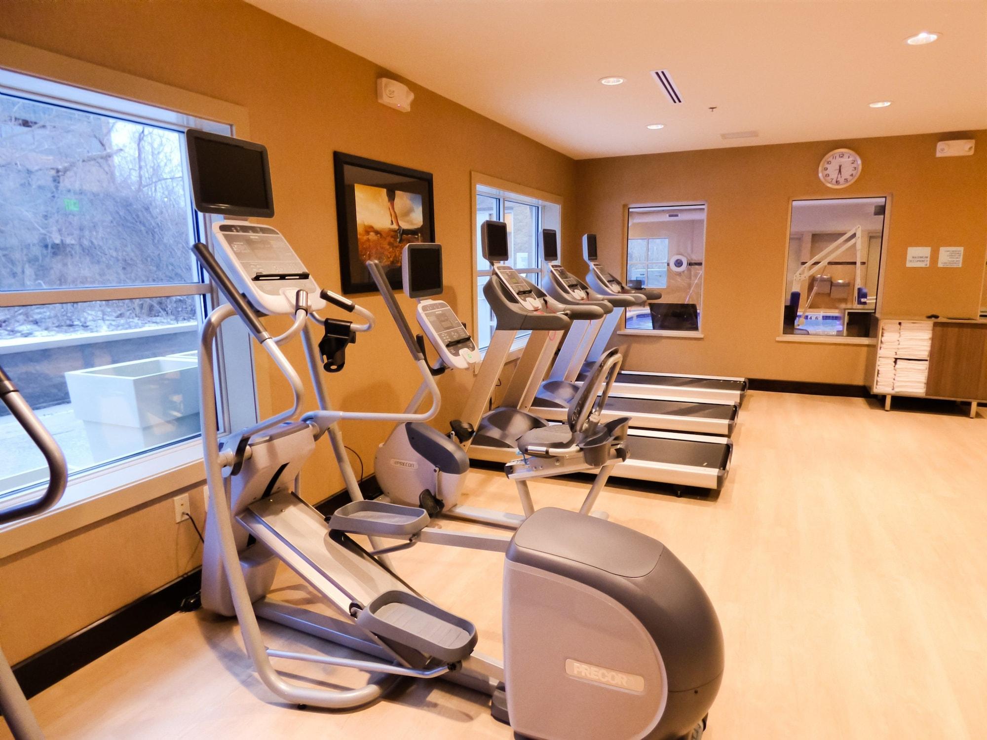 Holiday Inn Express & Suites Plymouth Ann Arbor Area by IHG - photo 4