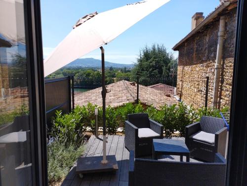 Trevoux: Loft Ravissant Avec Terrasse — hotel in Trevoux
