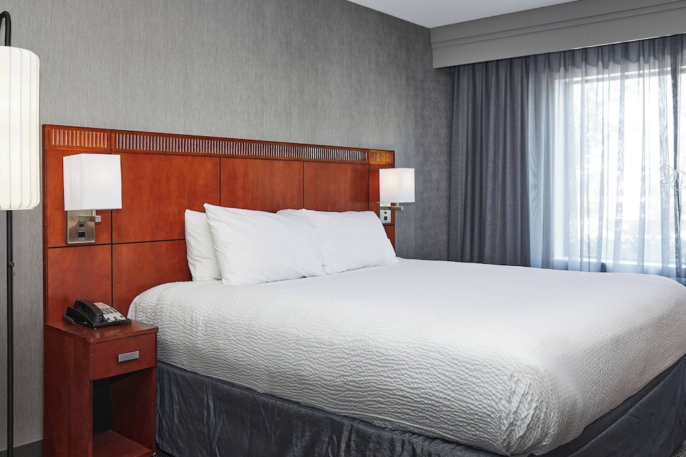 Courtyard by Marriott Medford Airport - photo 14
