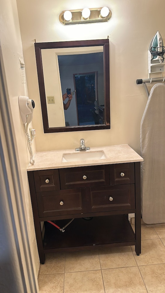 Deluxe Inn Of Roswell - photo 23