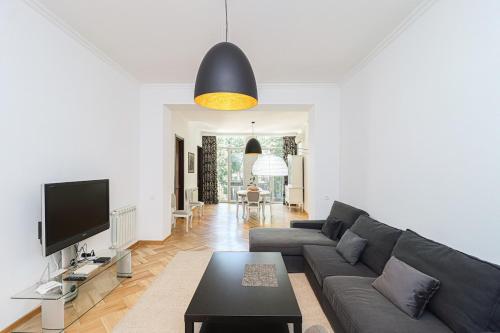 Stylish 3BR Apt near Mziuri Park By Wehost