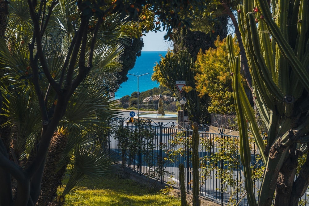 Lemon Apartment With Garden and Sea View by Wonderful Italy — 4-Star Luxury Hotel in Bordighera, Italy