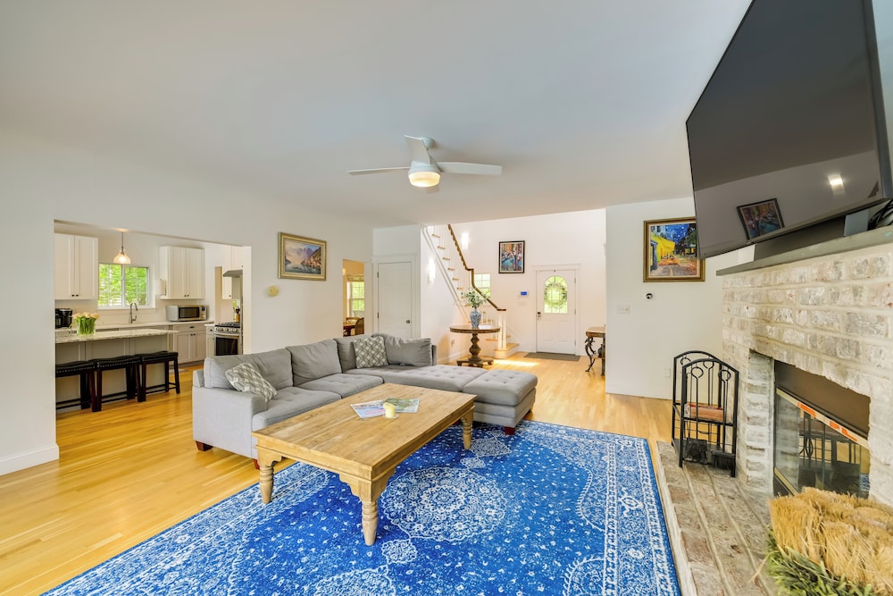Pet Friendly Southampton Paradise With Pool — Southampton