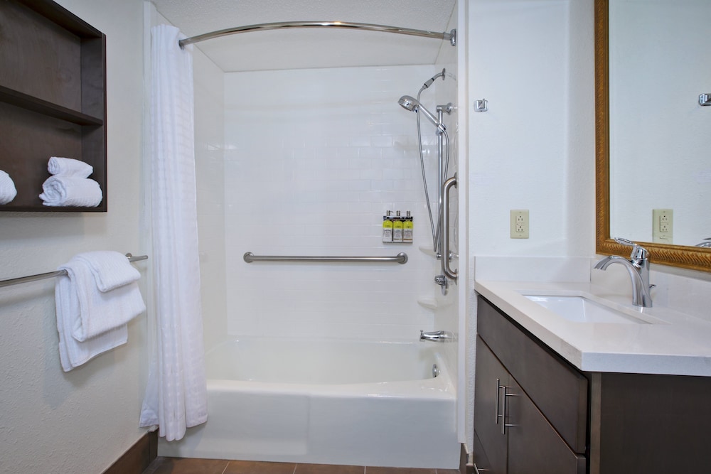 Candlewood Suites Grand Rapids - photo 7