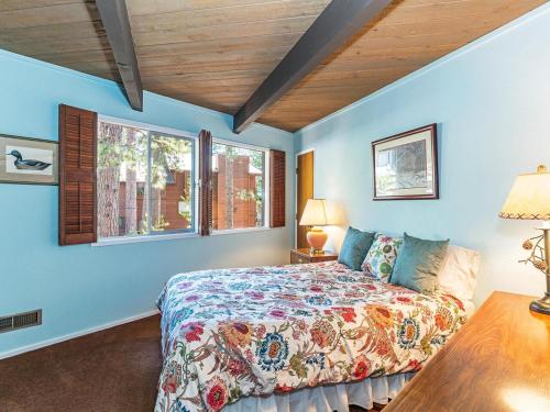 Enjoy the brilliant views of Lake Tahoe from this mountainside Cabin