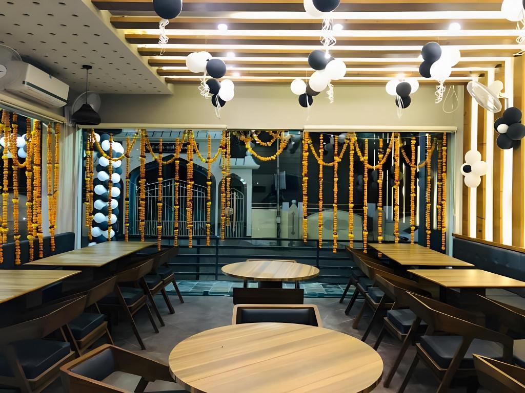 Beach view hotel and restaurant in Mandvi, India