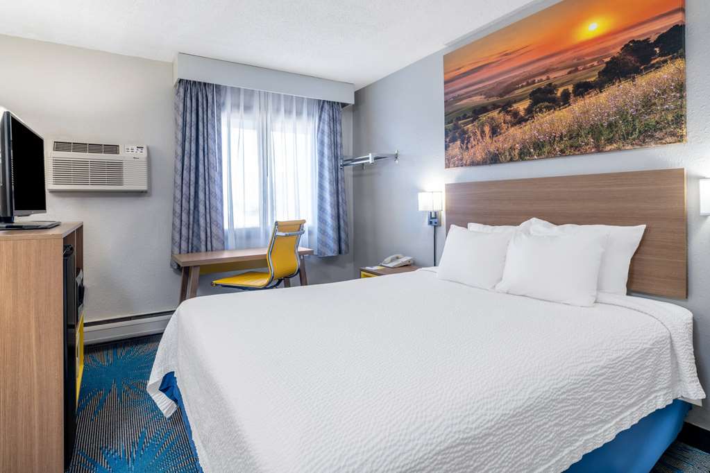 Days Inn by Wyndham Sioux Falls Airport - photo 19
