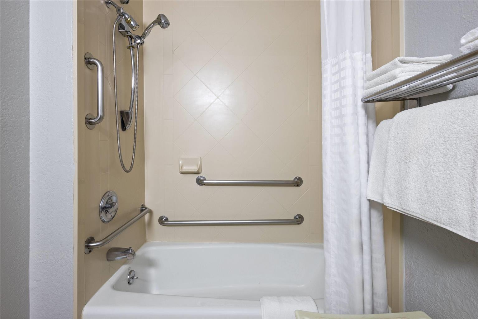 Super 8 by Wyndham Latham Albany Airport - photo 10