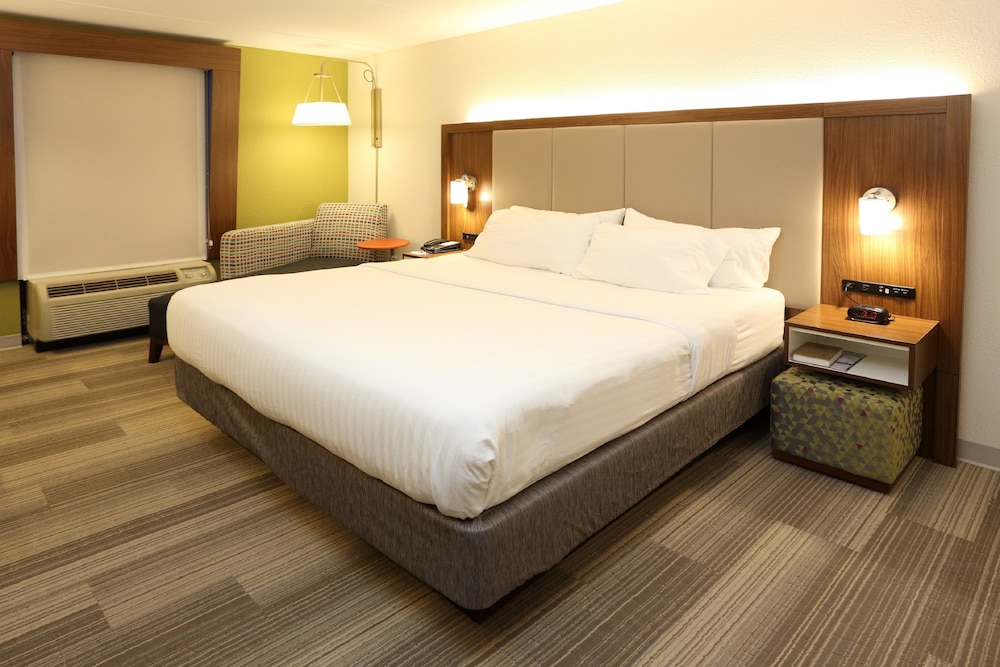 Holiday Inn Express & Suites Newport News by IHG - photo 4