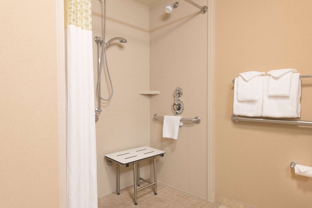 Hampton Inn & Suites Bloomington Normal - photo 24