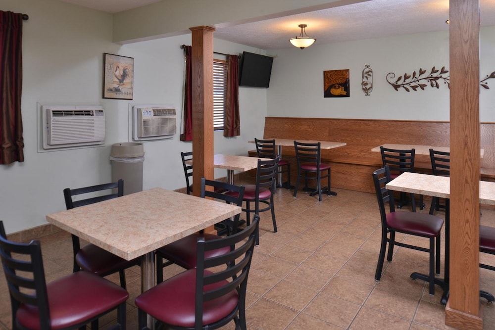 Cottonwood Inn and Conference Center - photo 32