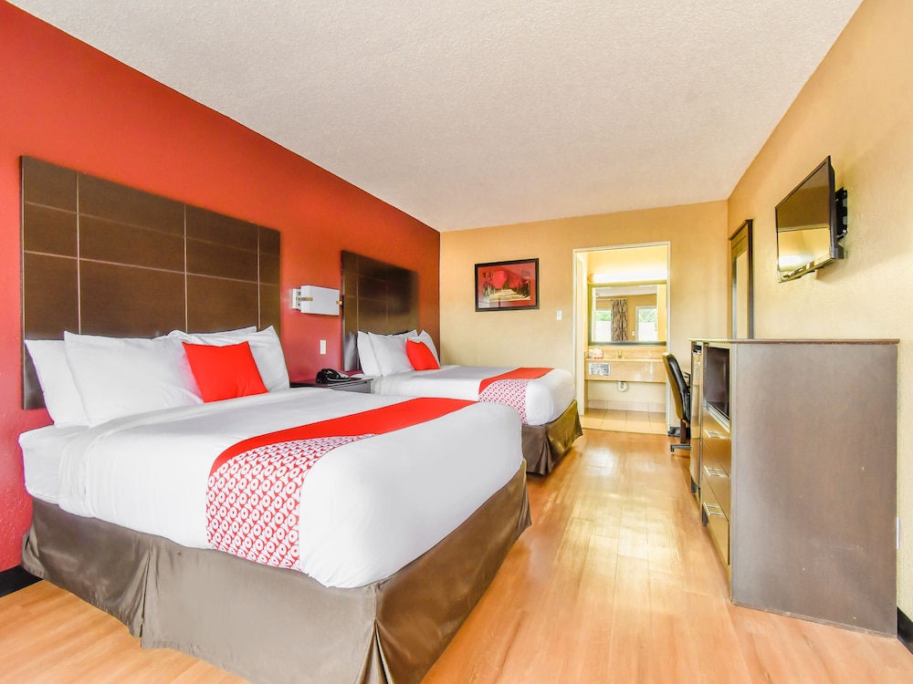 OYO Hotel Tyler Northwest Mineola Hwy - photo 12