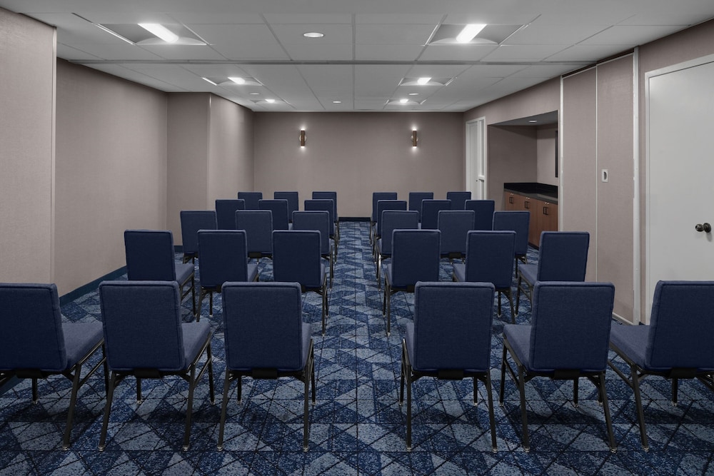 Courtyard by Marriott Pittsburgh University Center - photo 36