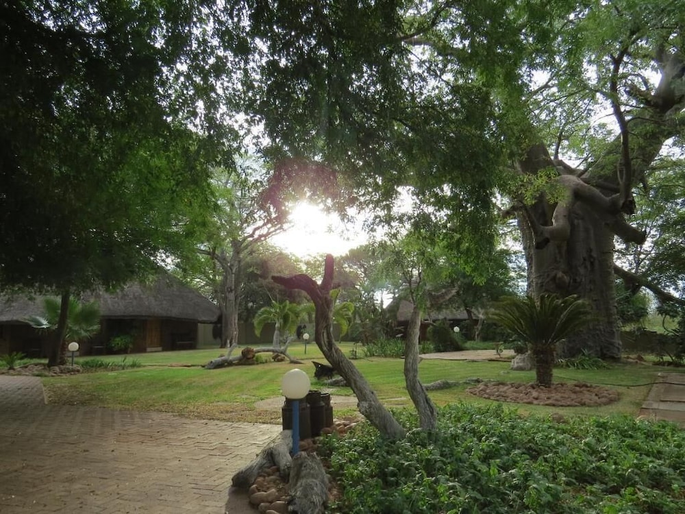 Hayoma Lodge — 4-Star Luxury Hotel in Musina, South Africa