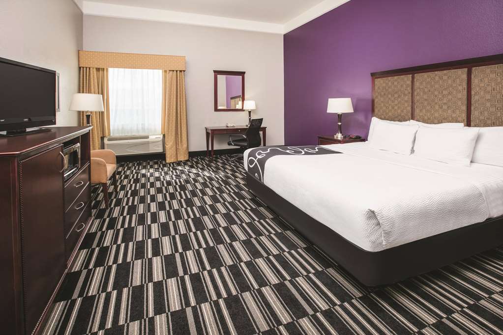 Baymont by Wyndham Dallas South DeSoto — hotel in Desoto