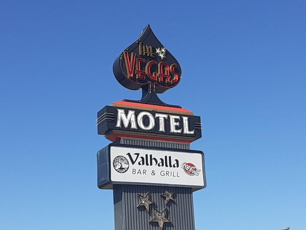 The Vegas Motel — hotel in Minot