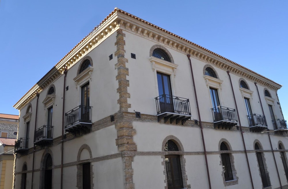 Hotel Palazzo Fortunato — hotel in Sant'agata Di Militello