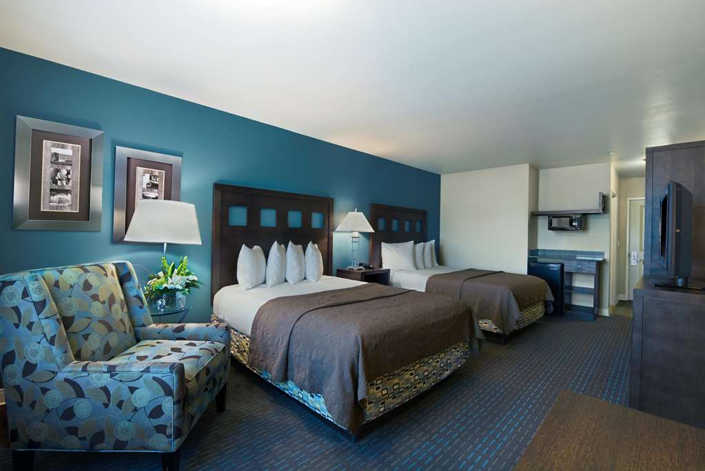 Oxford Suites Silverdale - photo 14